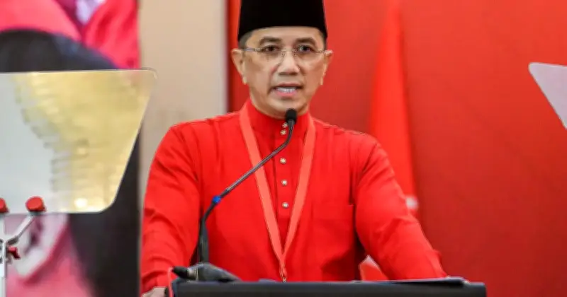 Ahli Parlimen Sahkan Komen Azmin Sindir Hadi Dalam Kumpulan WhatsApp Bersatu