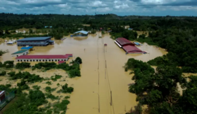 Air Banjir Mencapai Tingkap: Penduduk Pitas Terpaksa Evakuasi Tengah Malam