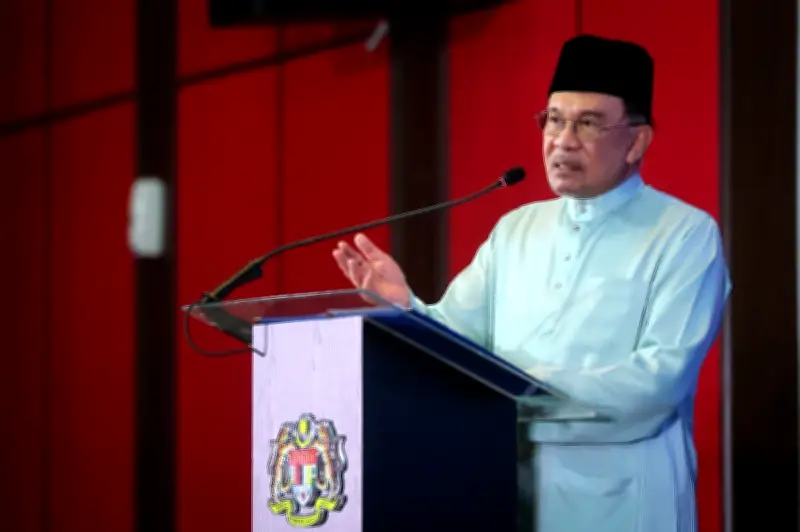 Anwar kepada diplomat asing: Kelangsungan Malaysia bergantung pada perpaduan 'satu keluarga'