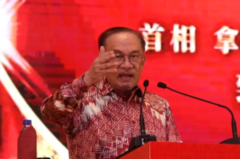 Anwar Pertahankan Ketua SPRM Azam Baki, Gesa Semua Baca Penjelasan Isu Pemilikan Saham