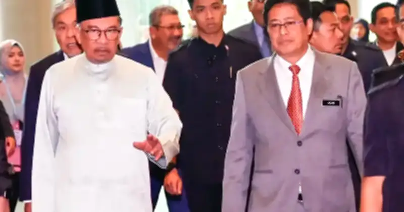 Anwar Tolak Gesaan Pecat Azam Baki, Puji Prestasi Ketua Pesuruhjaya SPRM