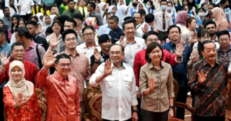 Anwar Umum Peruntukan Tambahan RM20 Juta untuk Sekolah Menengah Jenis Kebangsaan Cina