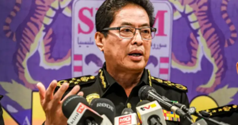 Azam Baki Failkan Saman Fitnah Terhadap Bloomberg