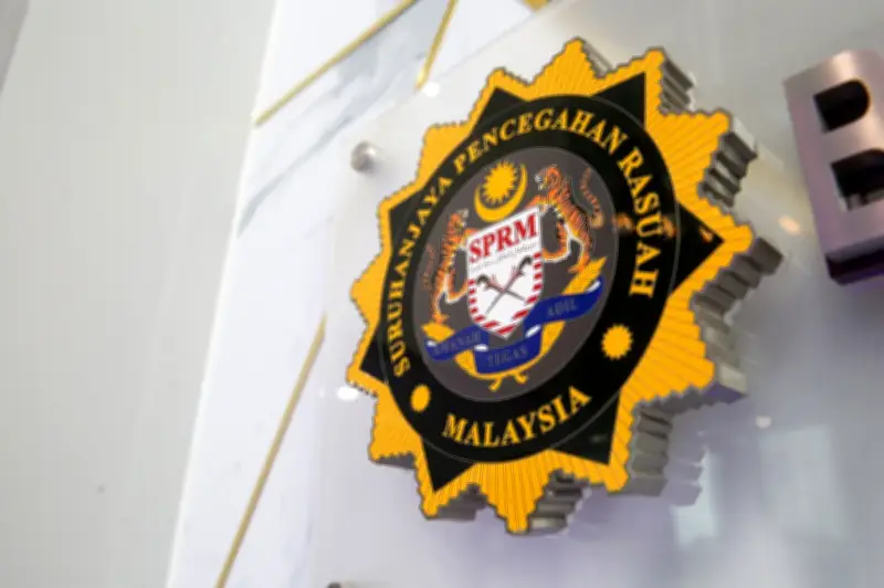 Bekas Setiausaha Politik dan Isteri Ditahan SPRM atas Rasuah RM3 Juta Projek Tambakan Laut Melaka