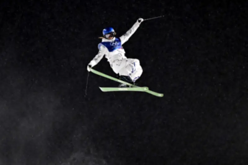 Eileen Gu Layak ke Final Olimpik Meskipun Kemalangan Mencacatkan Kelayakan