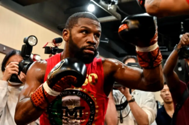 Floyd 'Money' Mayweather Kembali ke Arena Profesional Selepas Pertarungan Ekshibisi Tyson