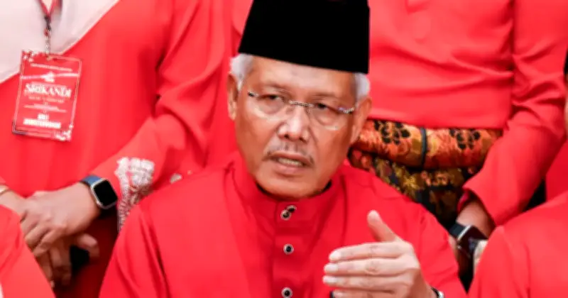 Hamzah Zainudin Dipecat Bersatu: Dari Setia Umno Ke Ketua Pembangkang Yang Gugur