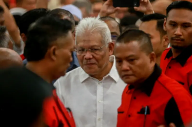 Hamzah Zainudin Isytihar Diri Musuh Utama Muhyiddin, Kekal Sebagai Ketua Pembangkang