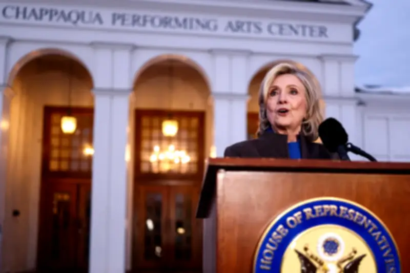 Hillary Clinton Cabar Trump Beri Keterangan Ketika Jawab Soalan Epstein