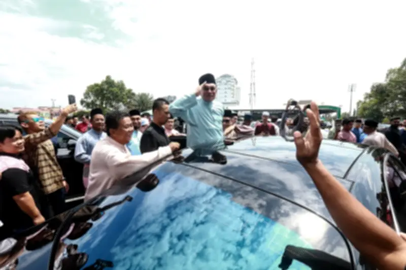 Kabinet Bincang Penubuhan RCI Siasat Ketua Pesuruhjaya SPRM Azam Baki