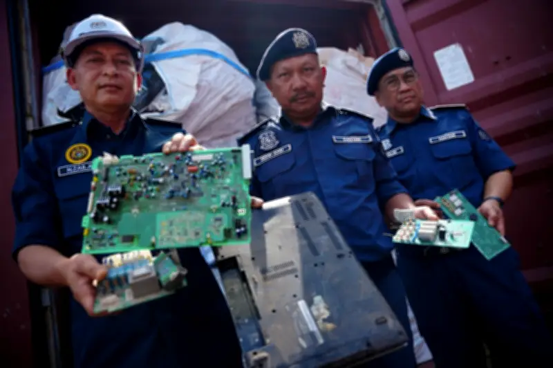 Kastam Pahang Rampas 8 Kontena E-Sisa Haram Bernilai RM2.15 Juta di Pelabuhan Utara