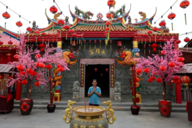 Kelantan Penduduk Hiasi Kuil 600 Tahun Swee Nyet Keung Dengan Tanglung Dan Bunga Plum Untuk Tahun Baru Cina