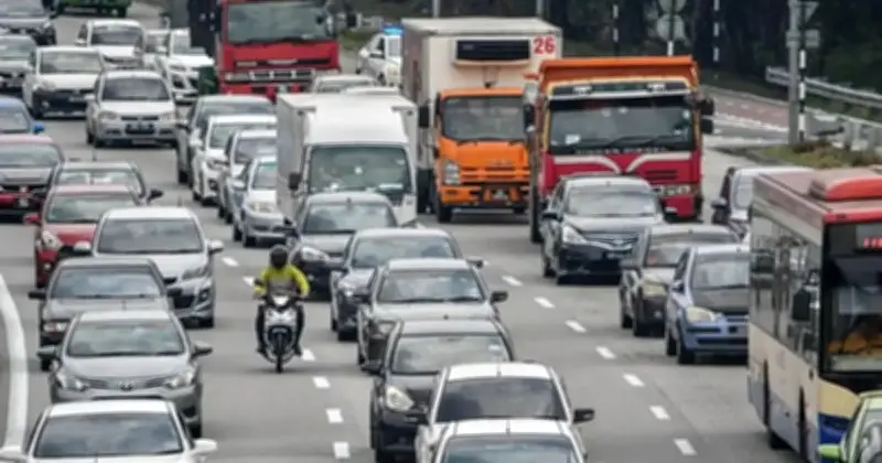 Kesesakan Lalu Lintas: Aspirasi dan Subsidi Menyebabkan Jalan Raya Malaysia Tersumbat