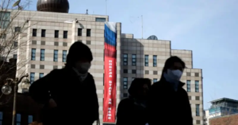 Korea Selatan Desak Kedutaan Rusia Tanggalkan Bendera 'Kemenangan'