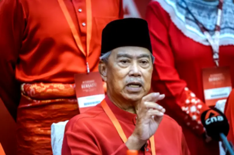 Krisis Dalaman Bersatu Mendalam, Foto Facebook Seru Muhyiddin Undur