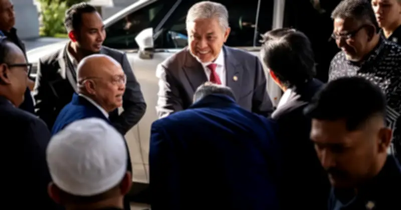 Mahkamah Tangguh Keputusan Permohonan Zahid Bebas Kes Yayasan Akalbudi