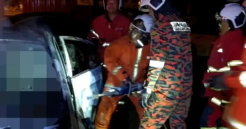 Pasangan Terbakar Hingga Maut Selepas Porsche Langgar Belakang Kereta di Temerloh
