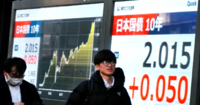 Pasaran Asia Ragu-Ragu, Dolar Merosot Akibat Kekeliruan Tarif AS