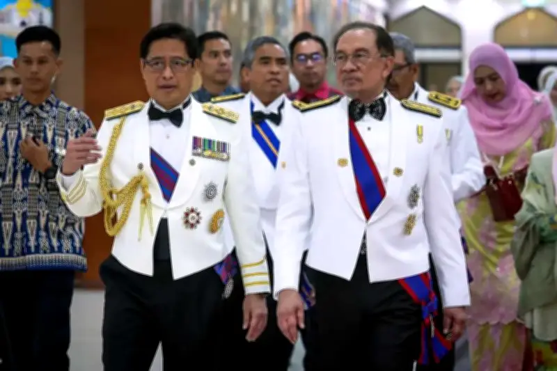 Peguam Tegur: Desak Azam Baki Letak Jawatan Bukan Runtuh Kerajaan