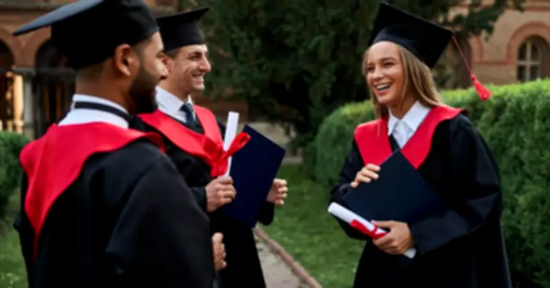 Pekerjaan Graduan UK Jatuh Bawah 10,000 Buat Pertama Kali Sejak 2016