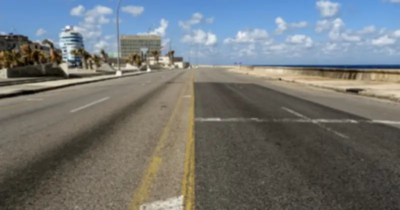 Pelancong Kosongkan Cuba Akibat Sekatan Bahan Api AS