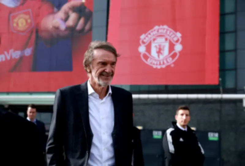 Pemilik Bersama Man United, Jim Ratcliffe, Minta Maaf Atas Kenyataan 'UK Dijajah Imigran'