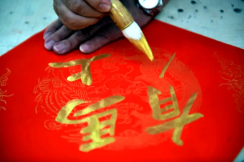 Pendekar Kaligrafi Cina di Kuching Melangkah ke Tahun Kuda dengan Semangat Budaya