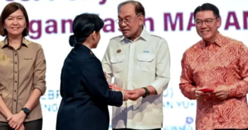 Perdana Menteri Anwar Ibrahim Umum Peruntukan Tambahan RM20 Juta Untuk SMJKC Seluruh Negara