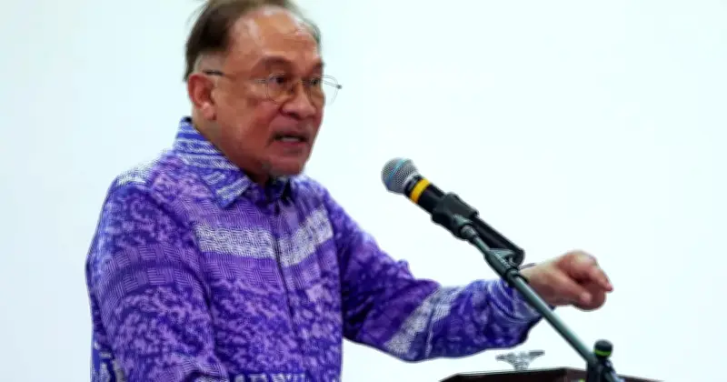 PM Anwar: Biar Jawatankuasa Khas Siasat Dakwaan Terhadap Azam Baki Dahulu