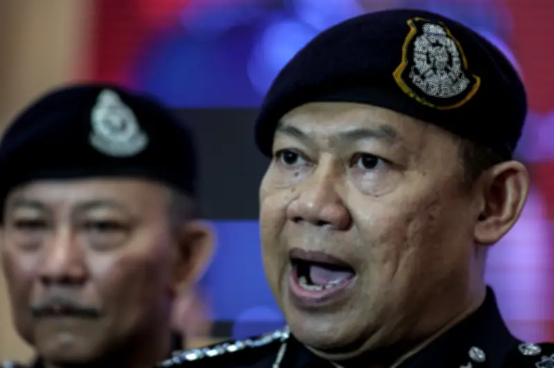 Polis Johor Buru Penjual Bunga Api Haram Selepas Letupan di Segamat Sebabkan Kehilangan Kaki