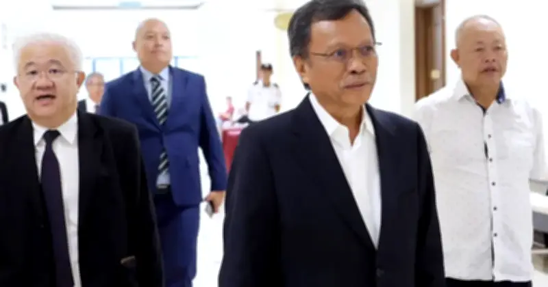 Prosedur Komitmen Shafie Apdal Ditangguh Tunggu Semakan Kehakiman