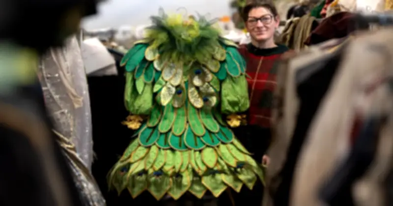 Rumah Opera Geneva Jual 15,000 Kostum Mewah dari Produksi Lama