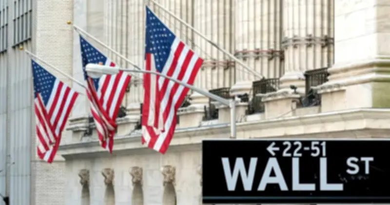 Saham dan Bon Berubah-ubah dalam Dagangan Tipis Semasa Cuti