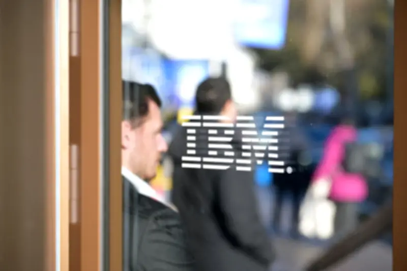 Saham IBM Jatuh ke Paras Terendah 25 Tahun Disebabkan Ancaman AI Terhadap Kod Mainframe