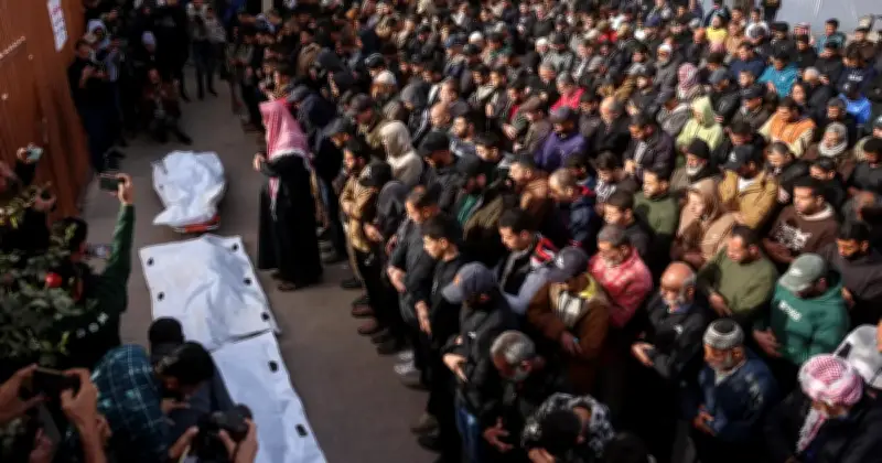 Serangan Israel di Gaza: 12 Terbunuh, Agensi Pertahanan Awam Laporkan Serangan Terhadap Khemah Pelarian