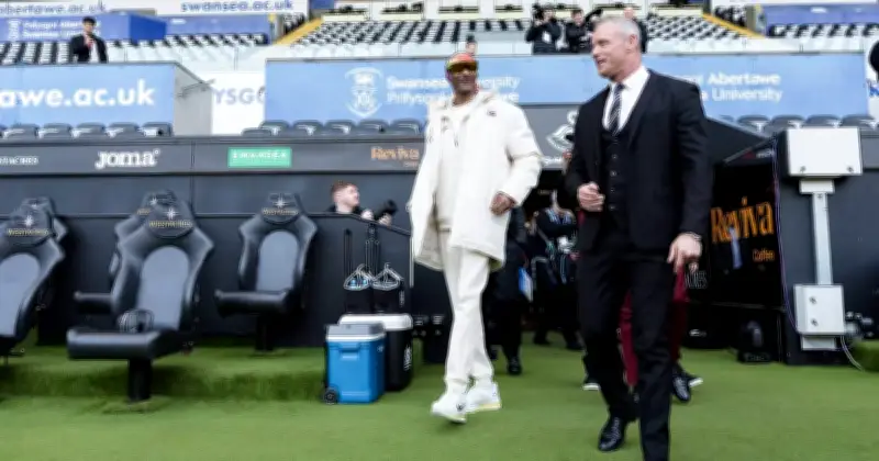 Snoop Dogg Diberi Sambutan Wira dalam Lawatan Pertama ke Swansea