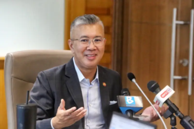 Tengku Zafrul Bidas Dakwaan Rafizi Mengenai Tarif Berganda, Sokong Perjanjian ART