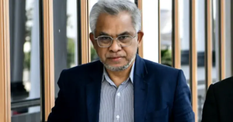 Tokoh Kewangan Islam Daud Bakar Didakwa Subahat Niaga Sekuriti Tanpa Lesen Sah