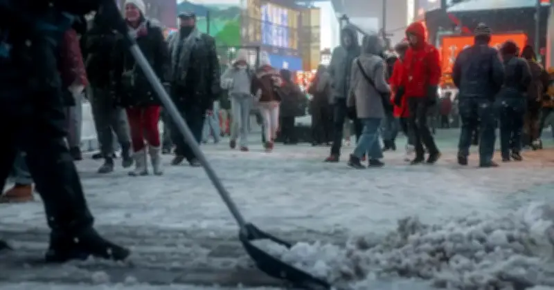 Wall Street Jatuh Mendadak Dikhuatiri AI Gantikan Pekerjaan dan Isu Tarif