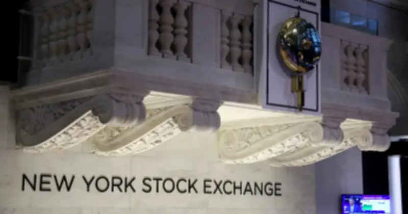 Wall Street Turun Akibat Data Ekonomi Bercampur, Ketegangan AS-Iran Naikkan Harga Minyak