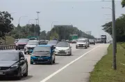 Kesesakan Lalu Lintas di Lebuhraya Utama Semakin Ketika Waktu Tengah Hari