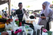 Penjual Cendol Satu Tangan di Mersing: Kisah Ketabahan dan Peluang Kedua