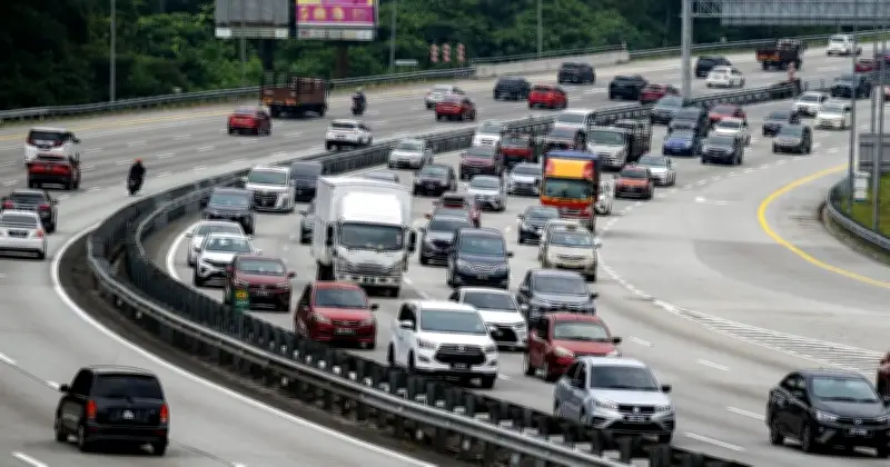 Aliran Trafik Perlahan di Lebuh Raya Utama Sempena Cuti Aidilfitri
