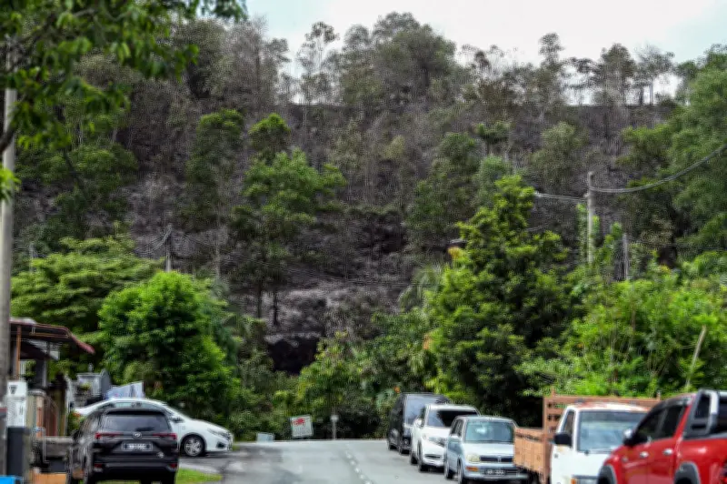 Amaran Terbuka: Elak Bakar Terbuka Ketika Cuaca Panas, Kebakaran Cerun Hanguskan 37 Ekar