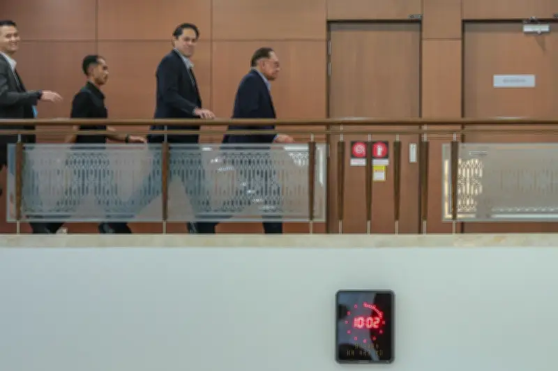 Anwar Dakwa Pakar Konspirasi Nak Runtuh Kerajaan Disebabkan Usaha Anti-Rasuah Berskala Besar