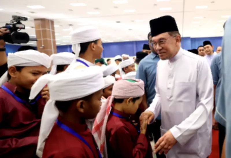 Anwar Harap Cuti Tambahan, Kawalan Harga Permudah Sambutan Aidilfitri