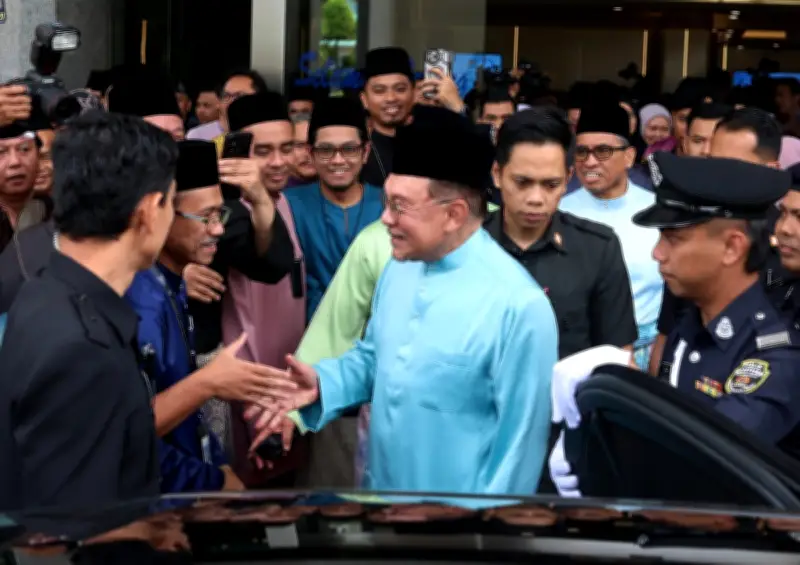 Anwar Pengerusi Mesyuarat dengan Pengurusan JPA dalam Program Ihya' Ramadan di Putrajaya