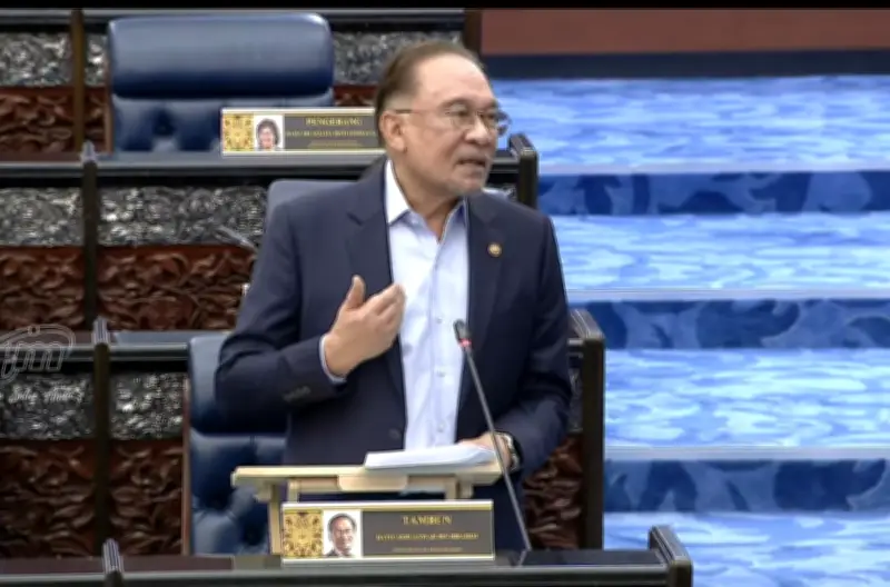 Anwar Tegaskan Proses Undang-Undang Mesti Diutamakan dalam Siasatan Terhadap Ketua SPRM Azam Baki