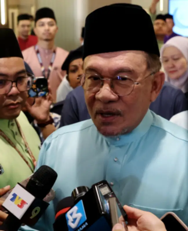 Anwar Tunggu Laporan AG Sebelum Komen Isu Pegangan Saham Azam Baki