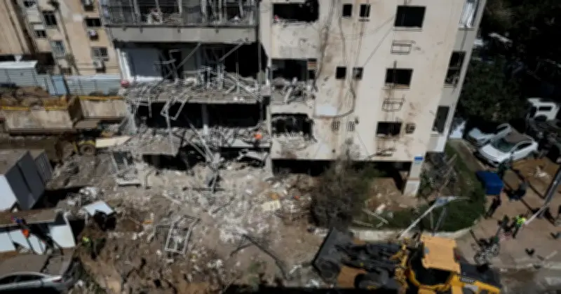 Bangunan Tel Aviv Rosak Teruk Akibat Serangan Langsung Iran